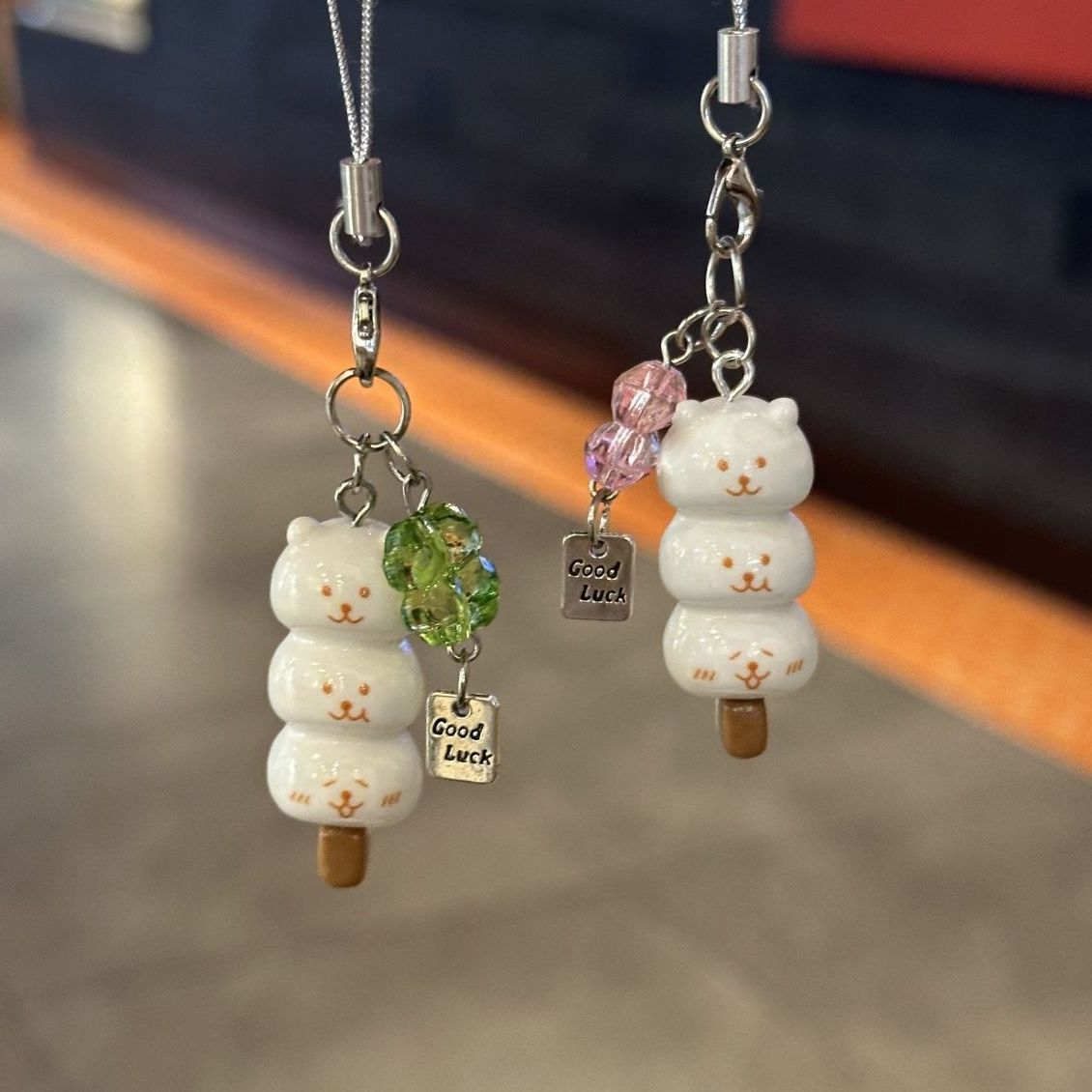 Joke Bear Lucky Leaf تعليقة ها - مراجعة Phone Accessories Box Set وسعره