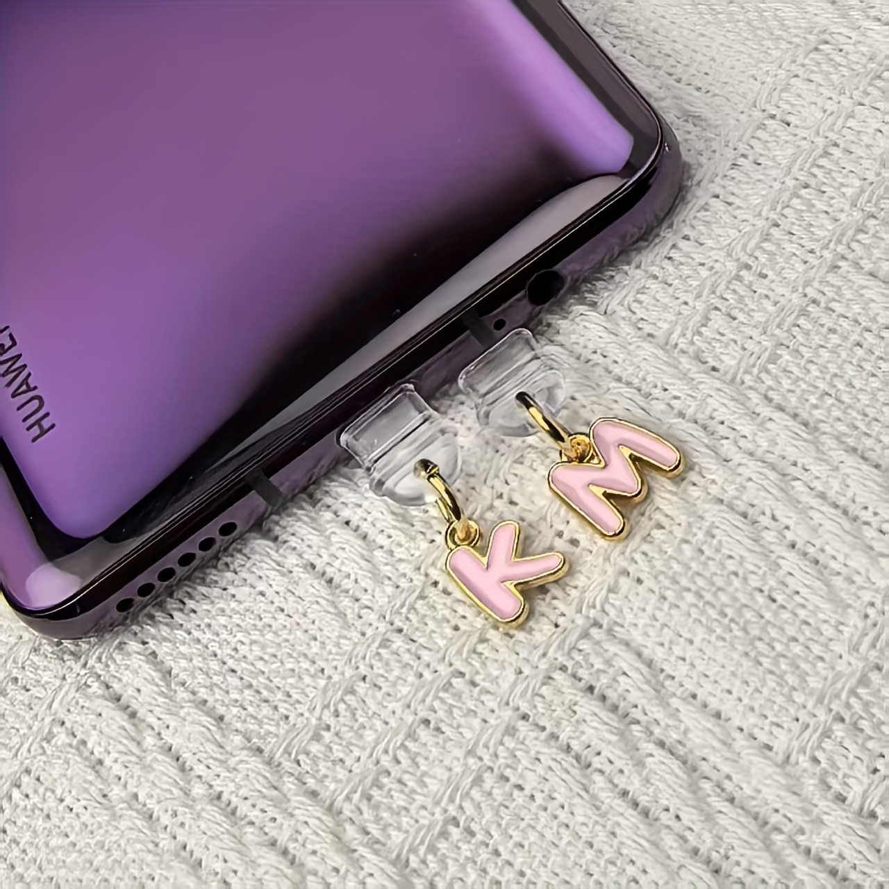 سدادة غبار للهاتف بحروف إنجليز - مراجعة Phone Accessories Background وسعره